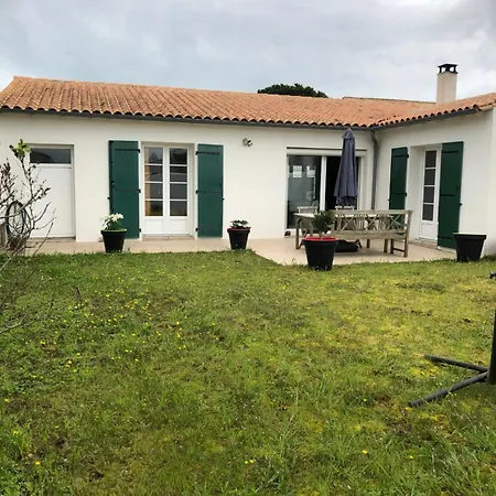 Holiday home Maison A 400m De La Rivedoux-Plage